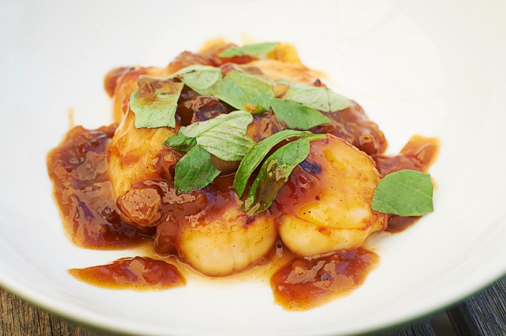 local food market co © 2020 spicy mango tasmanian scallops dsc 5165 web